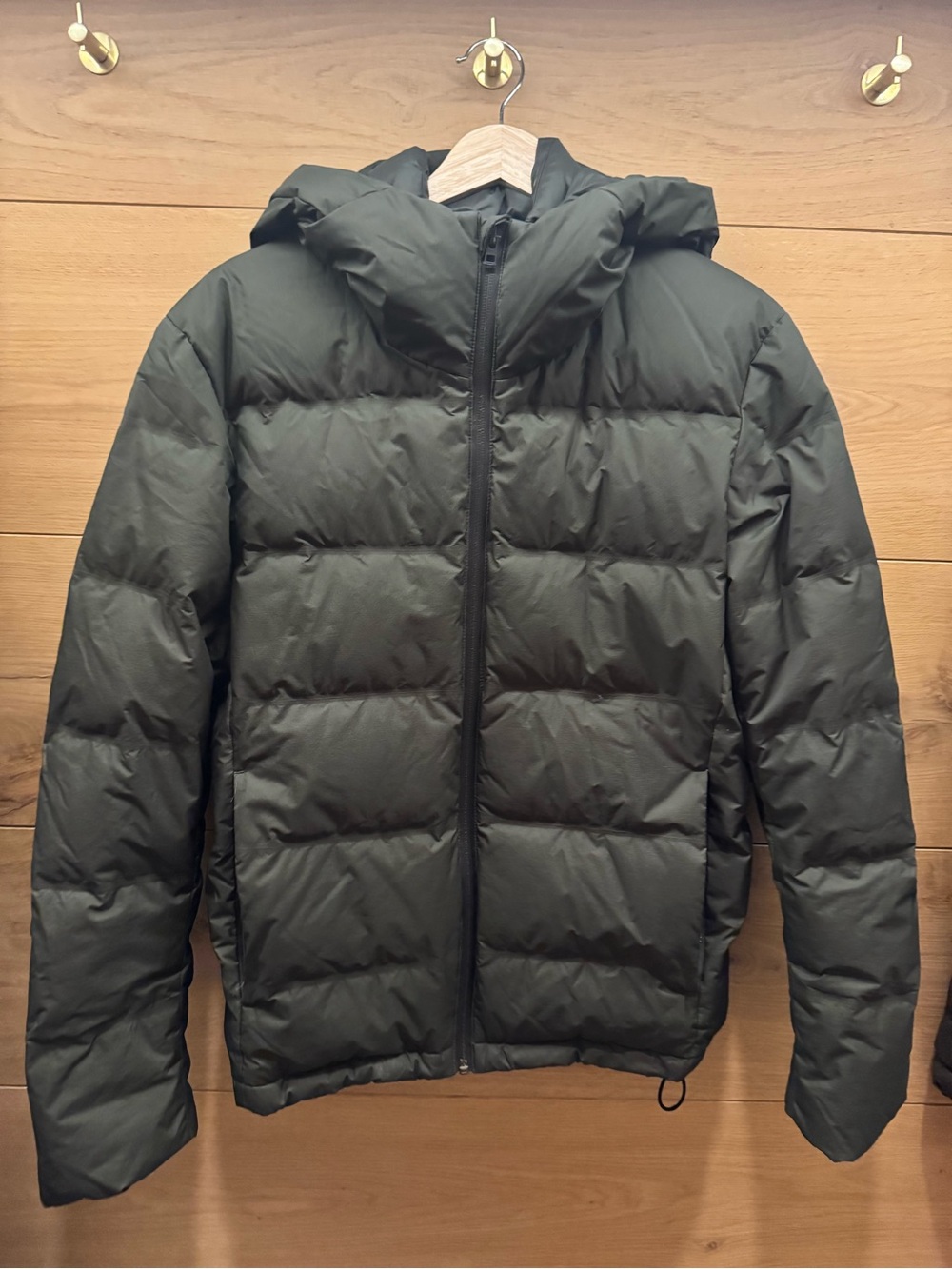 Uniqlo Men's seamless Down Hooded Puffer Jacket in Dark Olive Green
